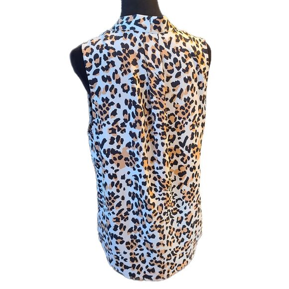 Aritzia Babaton NWT Akira Cheetah Print Silky Satin V-Neck Blouse Size L (12-14) - Picture 3 of 8